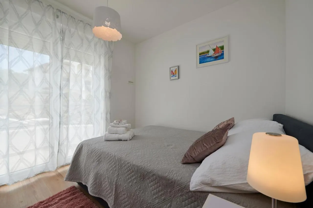 Apartmani Kelava Trogir 0*,  Croatia